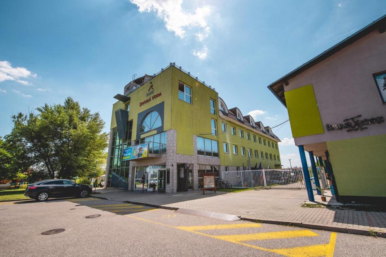 Hotel And Park Divoka Voda Bratislava Bagian luar foto